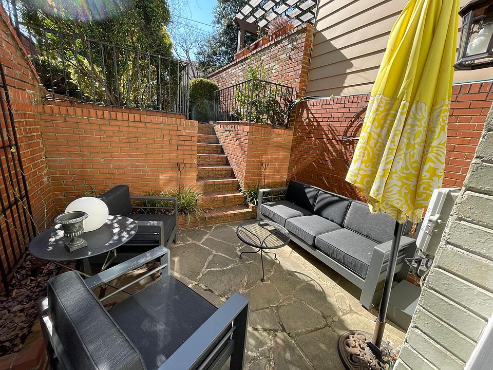 Outdoor _living room_ perfect for upcoming sunny days!