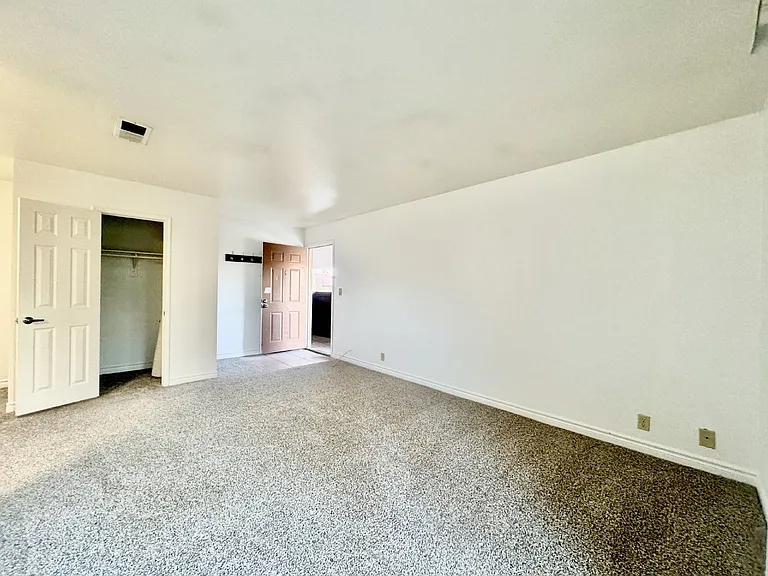 5000 Indian River Dr #484 — Photo 4