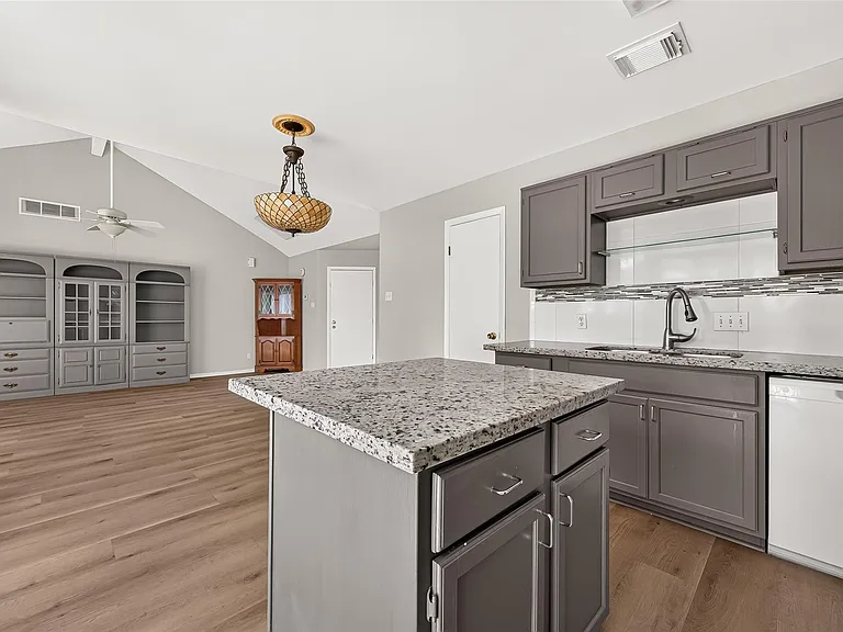 3918 Mill Rock Cir — Photo 21