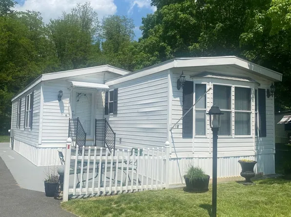 18 Parkwood Dr, West Springfield, MA 01089