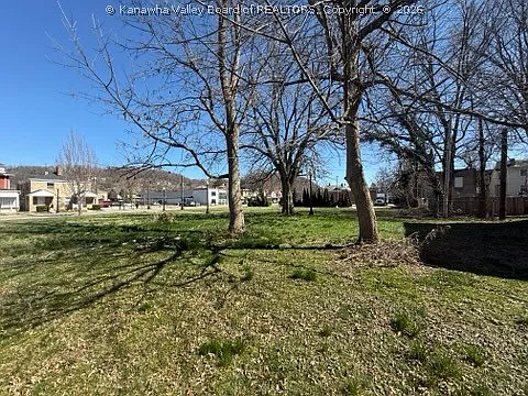 1547 Washington St E photo 1