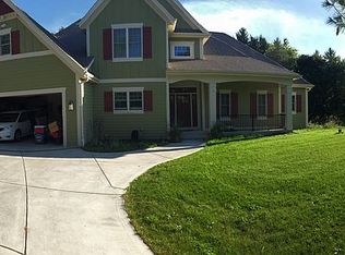 N77W24045 Hidden Oaks Dr, Lisbon, WI