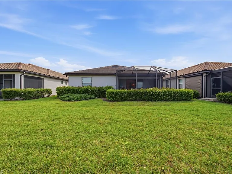19584 Utopia Ln — Photo 35