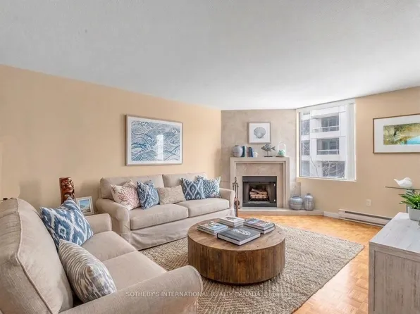 188 Spadina Ave #Townhouse 2, Toronto, ON M5T 3A4