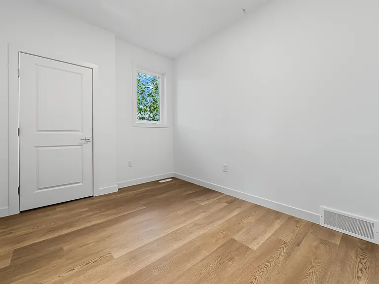 227 26th Ave NE #201 — Photo 14