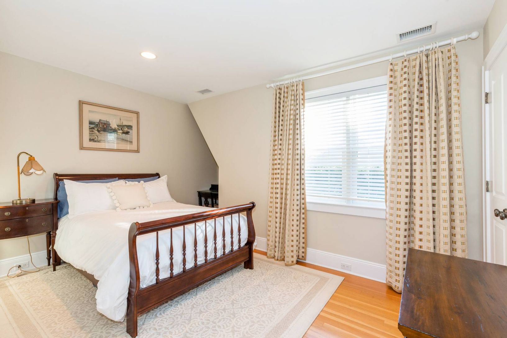  Bedroom - Upper Floor with Desk