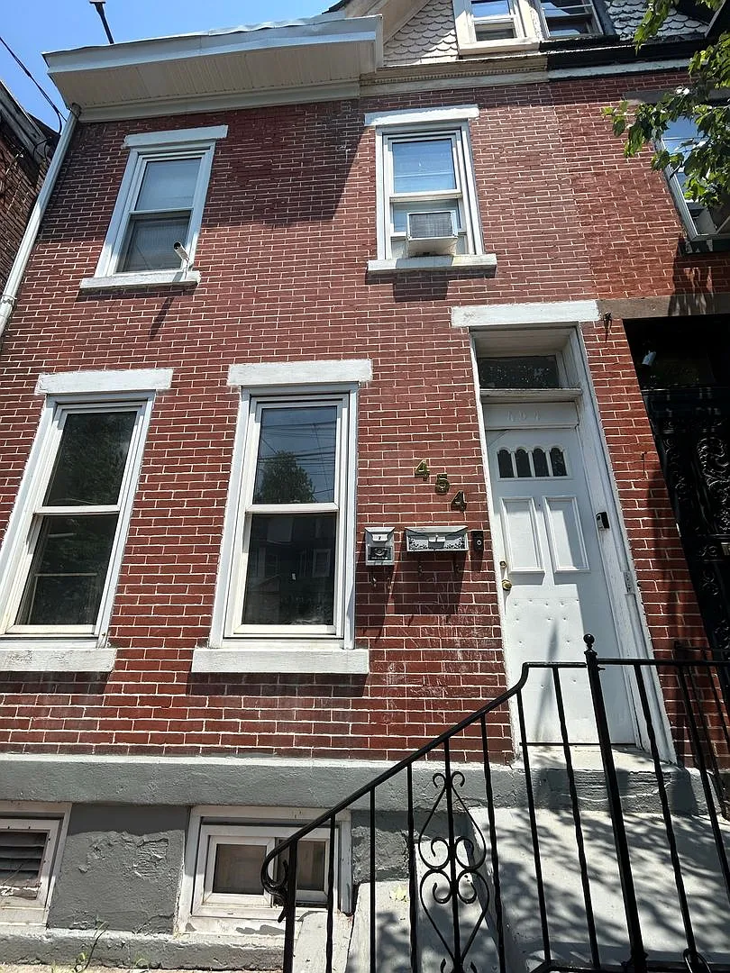 454 W. Hanover St — Photo 2