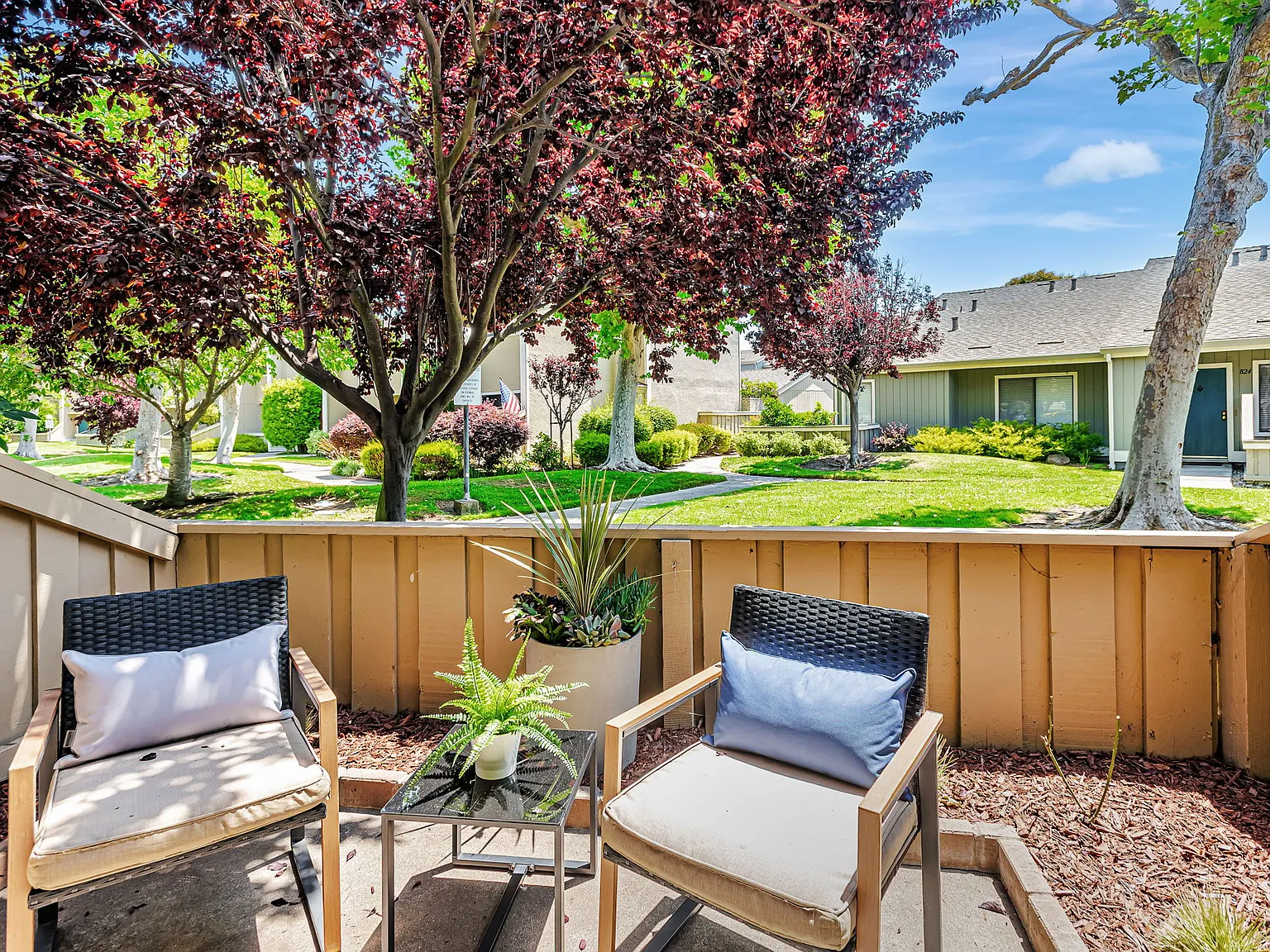 2 bed, 1196 sqft, $4,550 — Photo 3