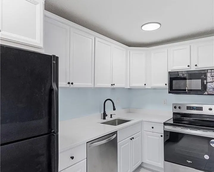 9207 Douglas St #201 — Photo 3