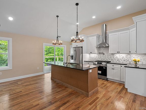 3rd image of 61 Smith Avenue