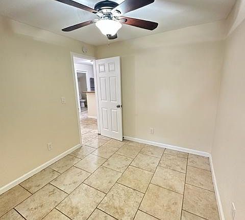 4th image of 2936 Leonard St #A