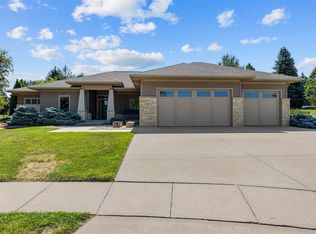 61 Quail Valley Ct, Iowa City, IA 52246