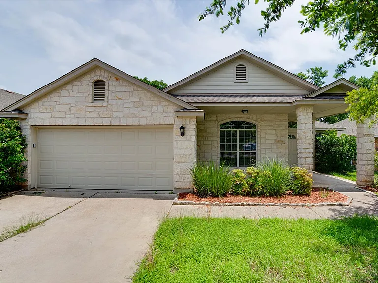 3108 Lynnbrook Dr — Photo 2