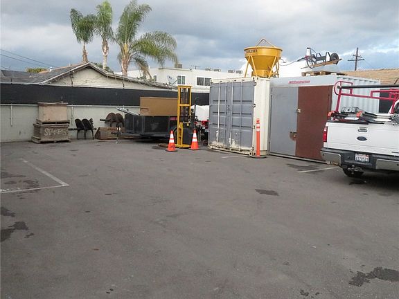 2nd image of 10716 S Grevillea Ave