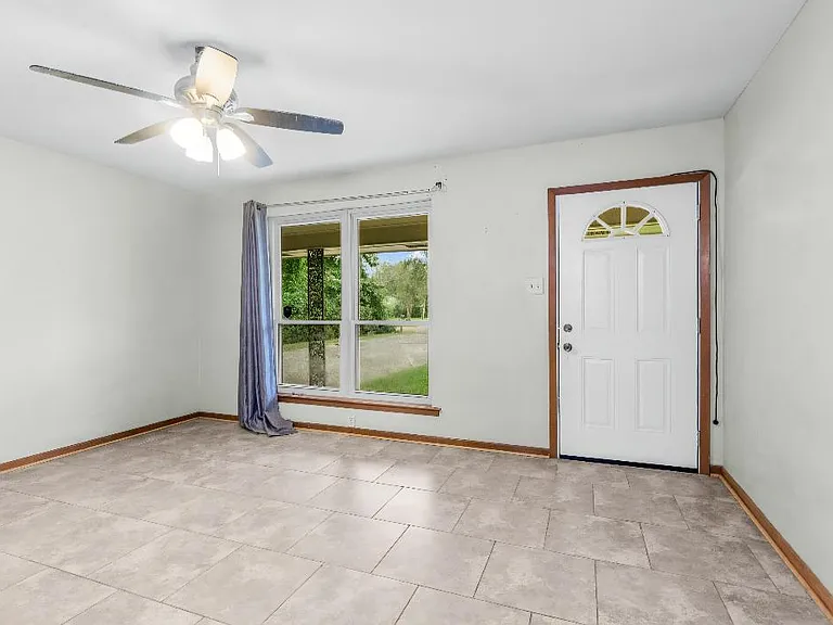 5574 Houston Dr — Photo 4
