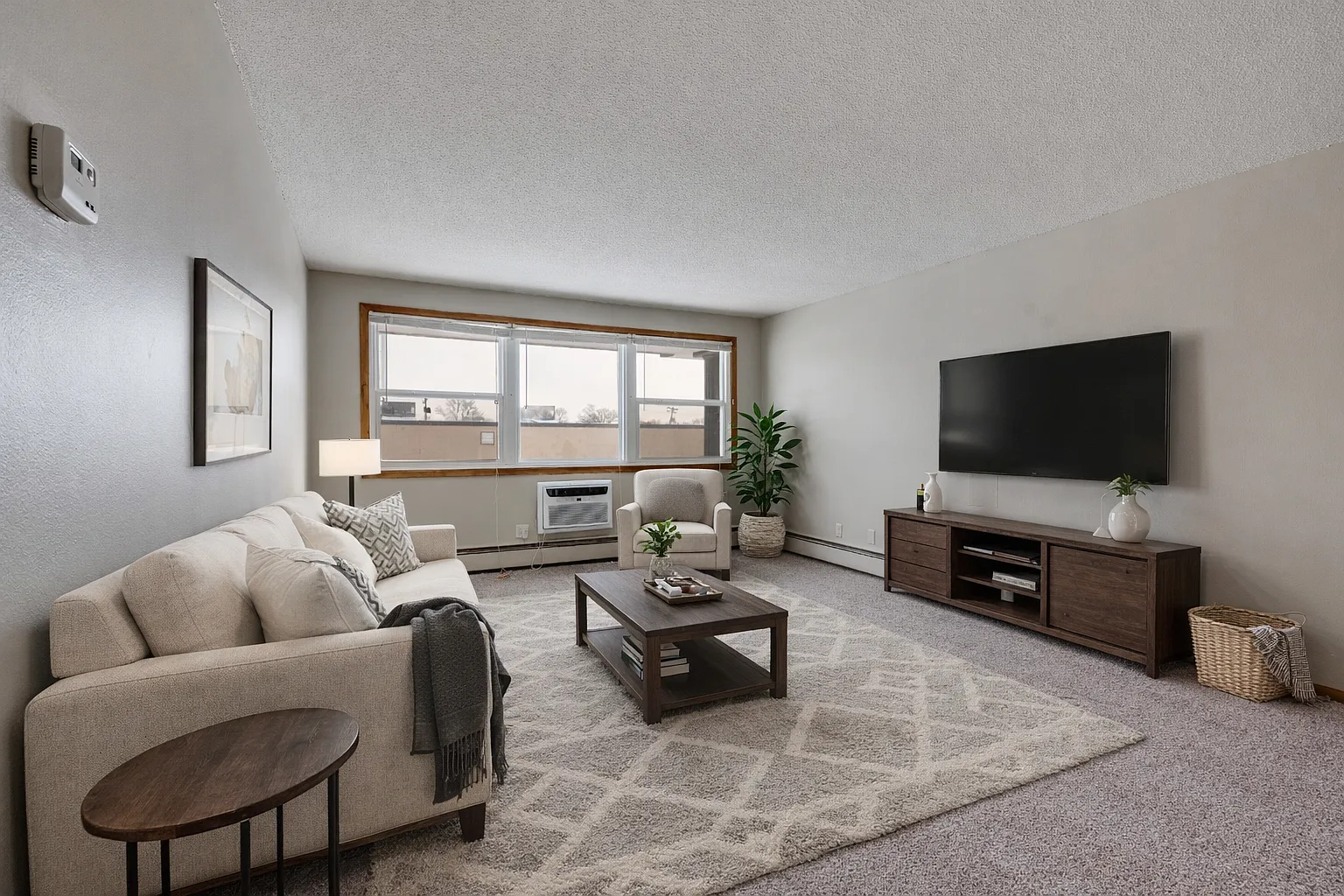 Queen Terrace Apartments — Photo 1