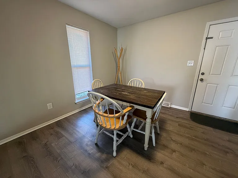 203 Wheaton Ct — Photo 8