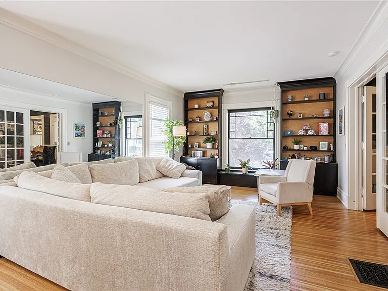 256 Oxford St #1 — Photo 9