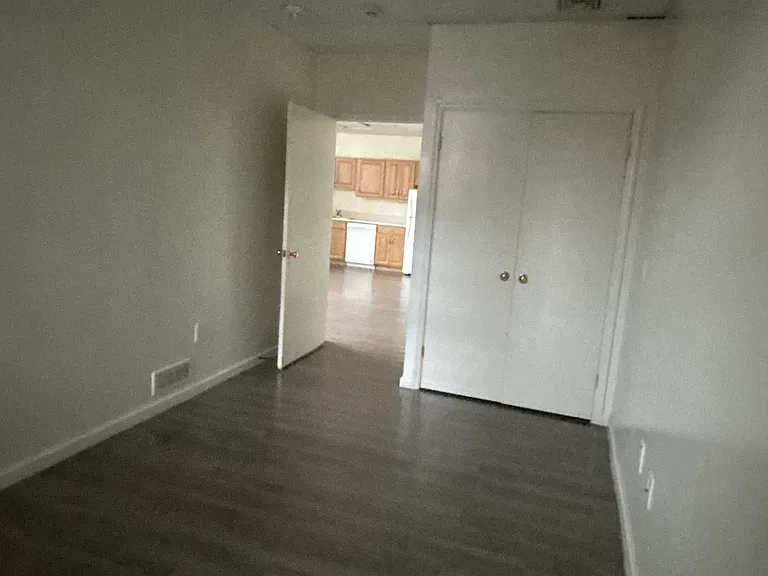 Grammery Court Apartments — Photo 7