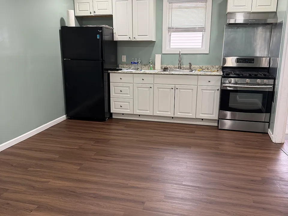 63 Niehaus Ave #2