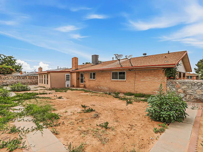 8700 Cielo Vista Dr — Photo 15