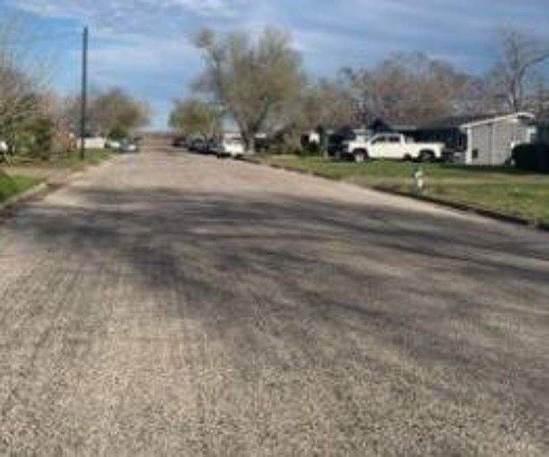 Exterior Neighborhood (street photo)