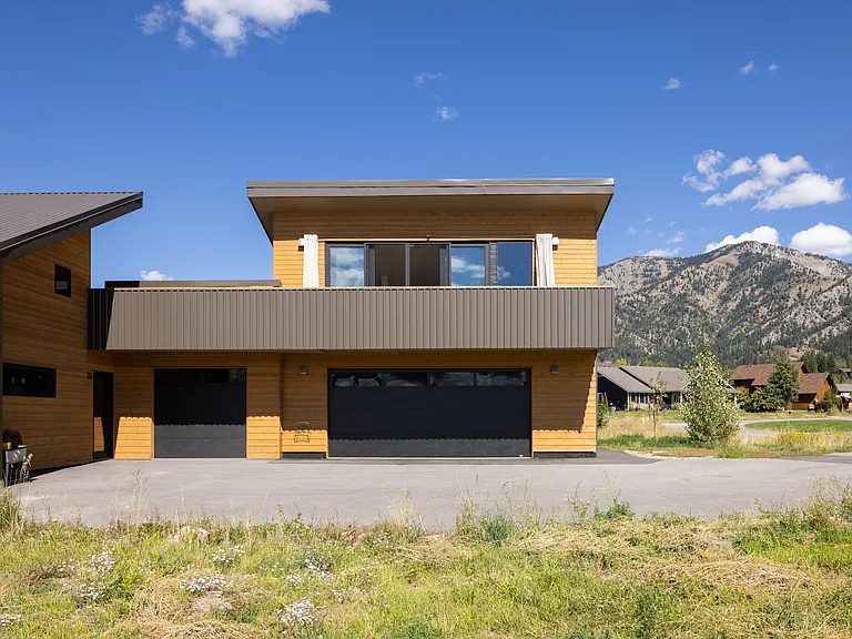 Columbine St — Photo 1