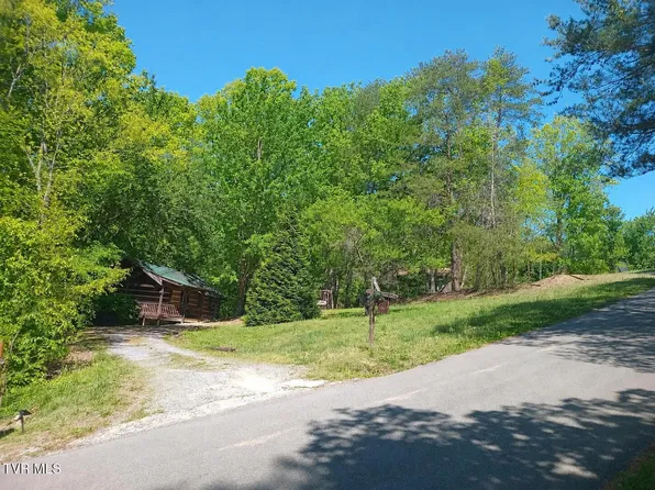 2208 Lake View Ln, Sevierville, TN 37876