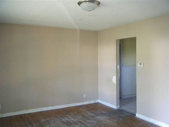 4th image of 239 E Doris Dr