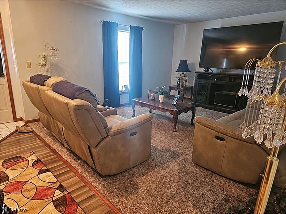 4th image of 126A Woodridge Dr #A