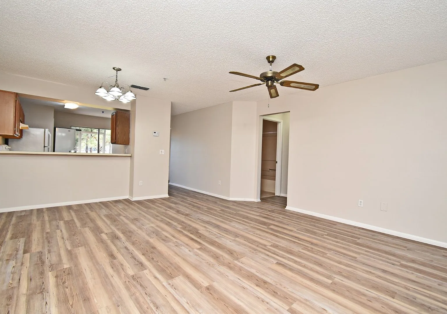 Spacious 2 bedroom 2 bath condo practically on UCF campus — Photo 3