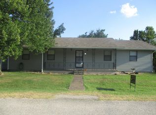 711 E Hall St, Carterville, MO 64835