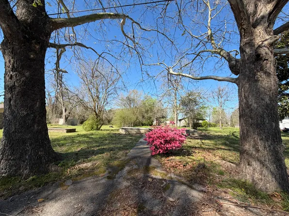 912 S 9th Ave, Laurel, MS 39440