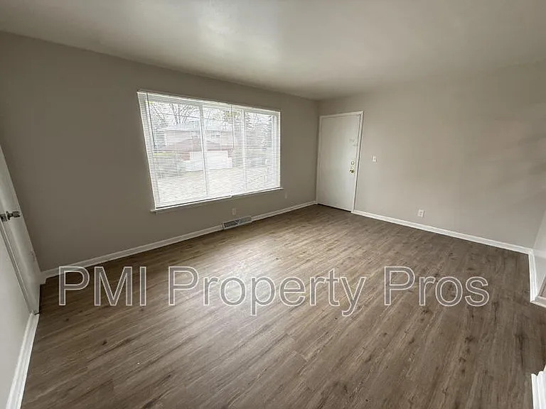 7701 W Hampton Ave #4 — Photo 3