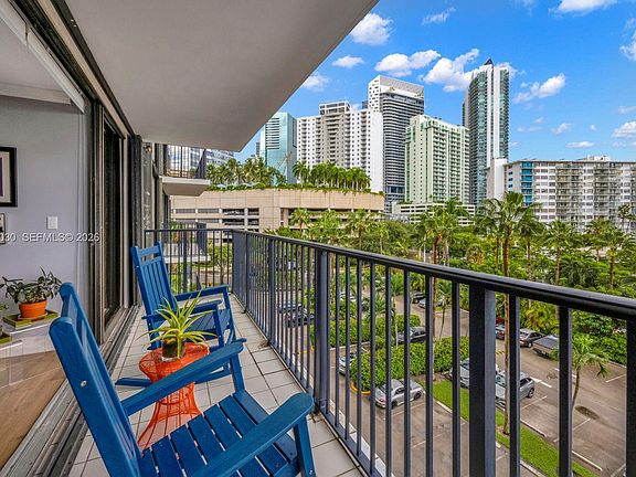 4th image of 1450 Brickell Bay Dr APT 511