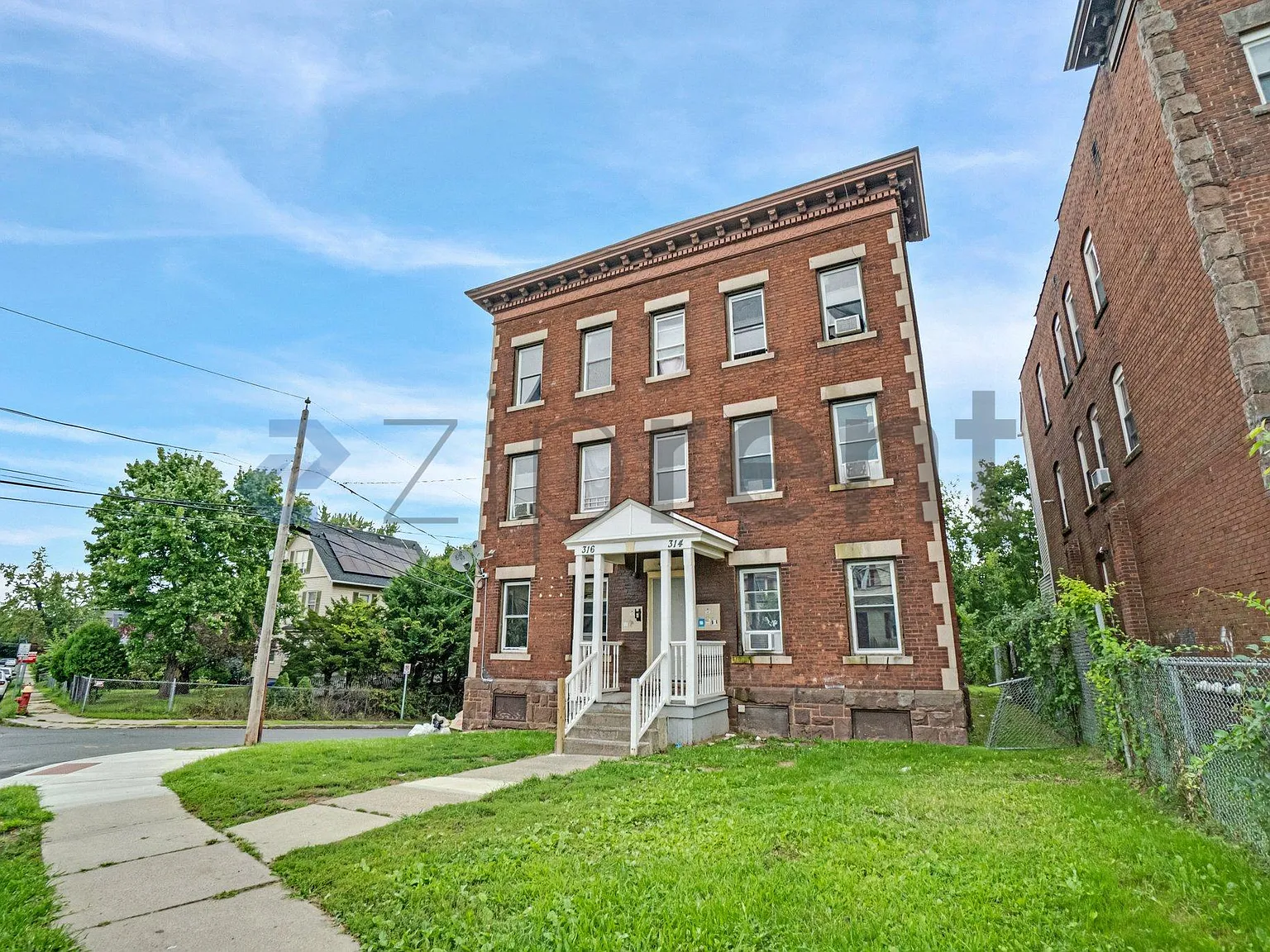 3 bed, 1100 sqft, $1,850 — Photo 3