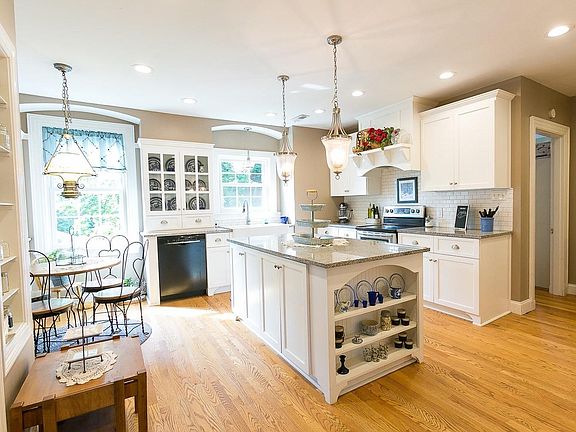 5th image of 3766 Fort Ave