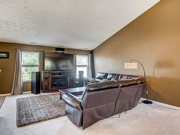 4th image of 120 Highland Dr