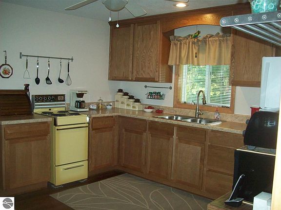 4th image of 1007 Cranberry Pike