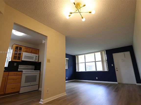4th image of 9141 Sunrise Lakes Blvd APT 120