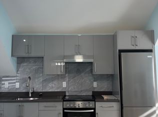 1446 Salter St, New Westminster, BC V3M6Z4