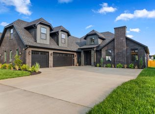 1834 E Skyline Ave, Ozark, MO 65721
