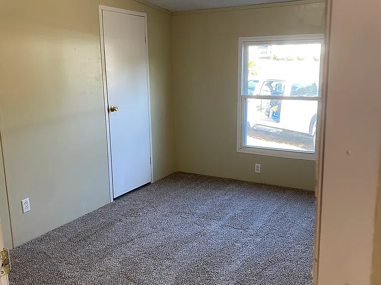 413 Sandy Ct — Photo 10