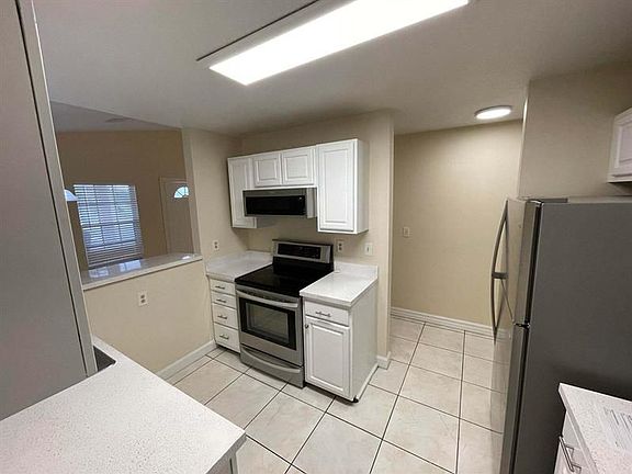 4th image of 915 10th St
