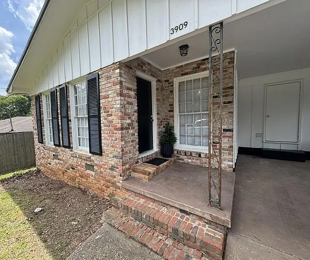 3909 Virginia Dr — Photo 2