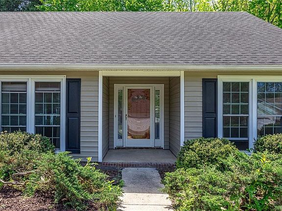 3rd image of 3117 Southampton Dr