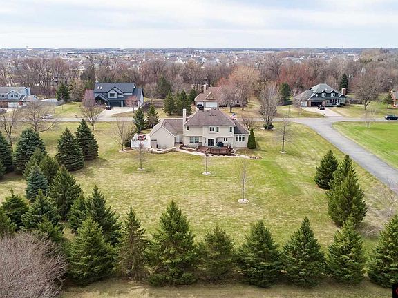 2nd image of 160 Fairway Dr