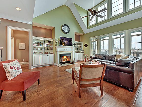 3rd image of 12506 Cliffrock Ln