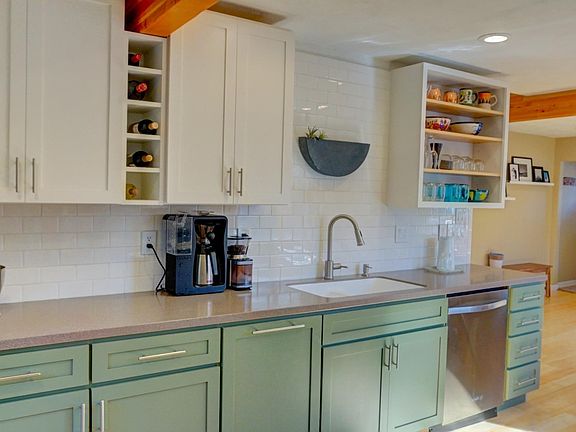 Clutch - 2340 Kemp - Kitchen