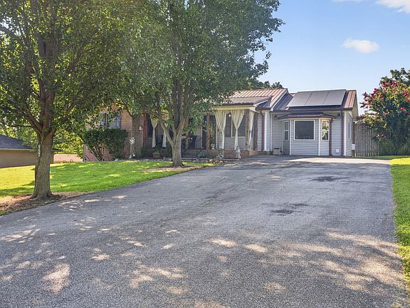 3rd image of 157 Wharton Rd